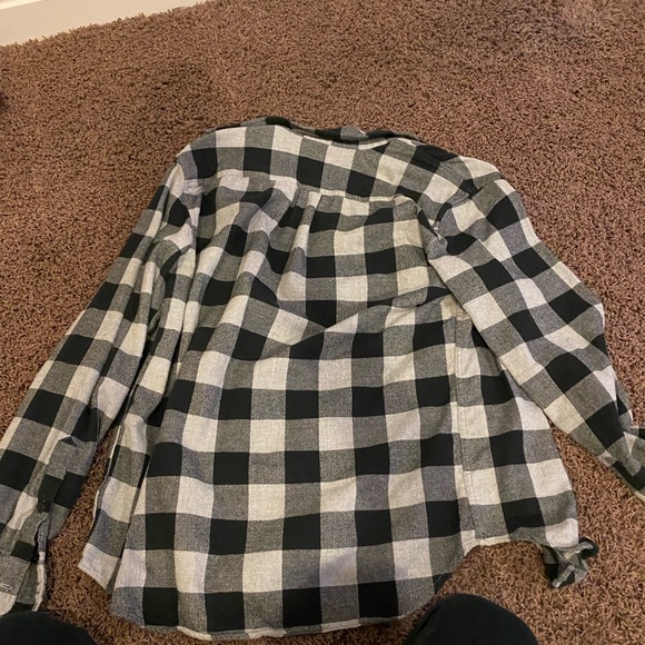 Gap long sleeve button down shirt. - Picture 3 of 3